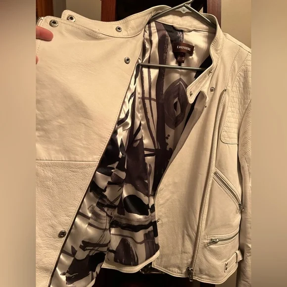 NWOT Danier Leather Jacket - new condition. - Picture 3 of 5